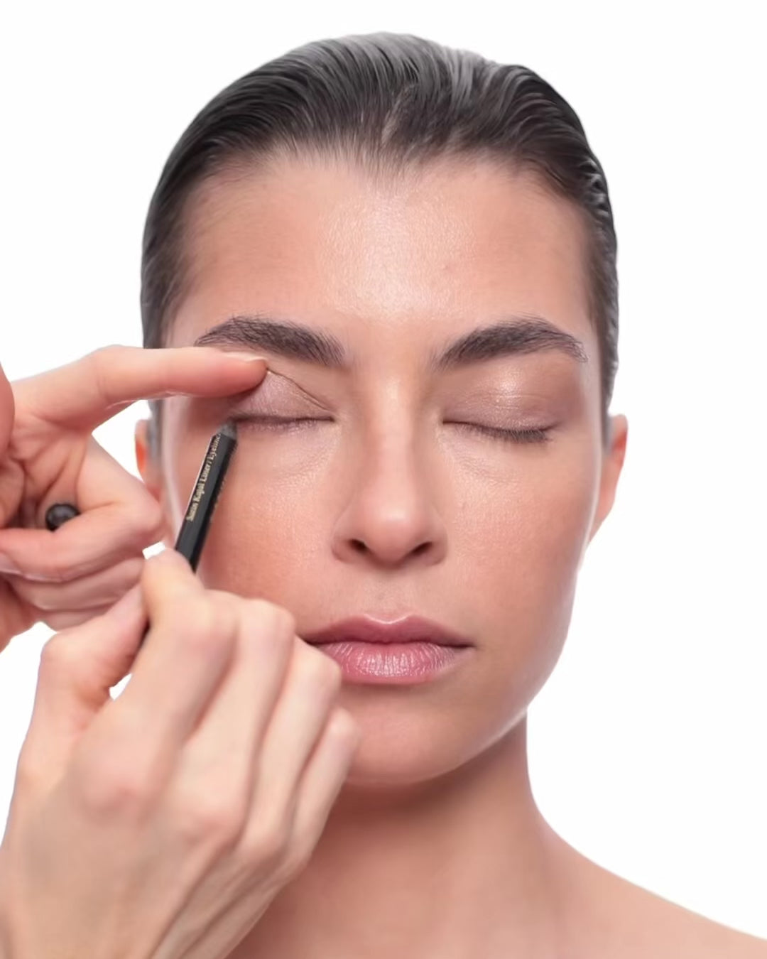 Liner brush creating eyeliner